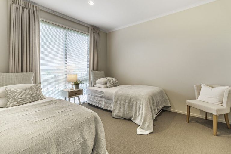 Photo of property in 2 Ashburn Close, Orewa, 0931