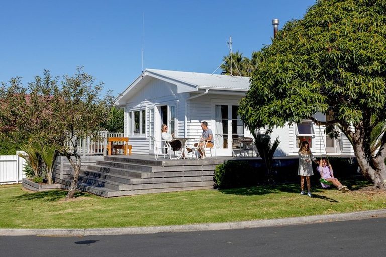 Photo of property in 23 Karaka Road, Otumoetai, Tauranga, 3110