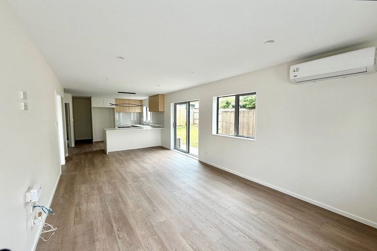 Photo of property in 17c Martin Place, Kelston, Auckland, 0602