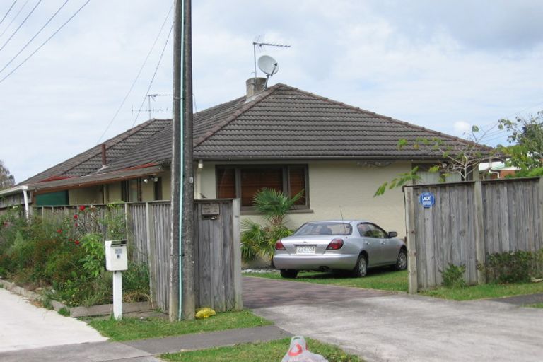 Photo of property in 2/12 Miro Street, New Lynn, Auckland, 0600