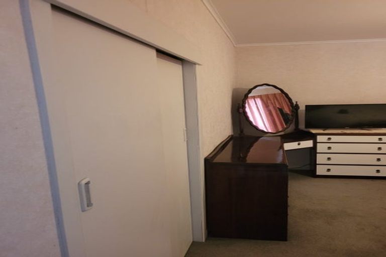 Photo of property in 15 Tiki Street, New Lynn, Auckland, 0600