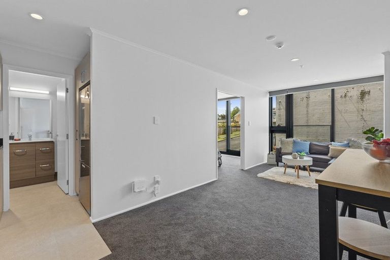 Photo of property in 12d/30 Westward Ho, Glen Eden, Auckland, 0602