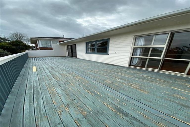 Photo of property in 150 Sunset Road, Unsworth Heights, Auckland, 0632