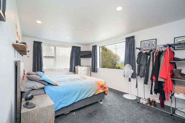 Photo of property in 64 Watt Road, Otatara, Invercargill, 9879