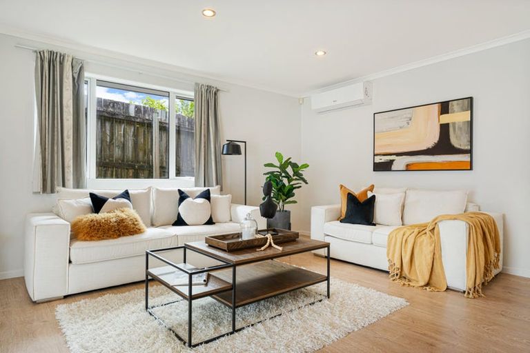 Photo of property in 1d Kuaka Place, New Lynn, Auckland, 0600