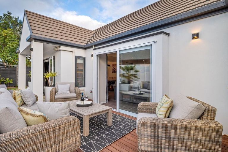 Photo of property in 3 Fieldmoor Place, Parklands, Christchurch, 8083