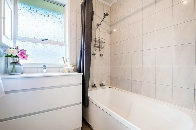 Photo of property in 1/36 Acacia Road, Torbay, Auckland, 0632