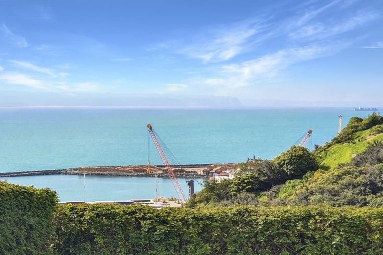 Photo of property in 5a Seapoint Road, Bluff Hill, Napier, 4110
