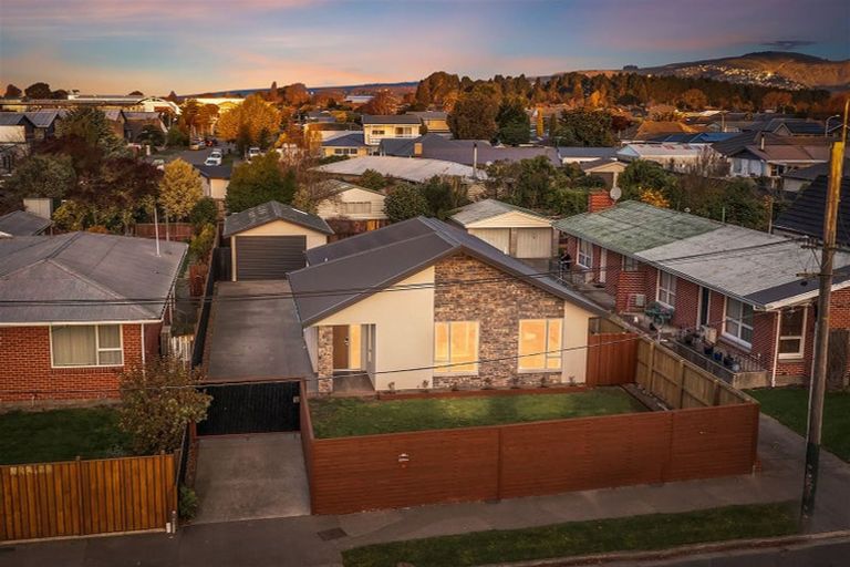 Photo of property in 104 Wainoni Road, Avondale, Christchurch, 8061