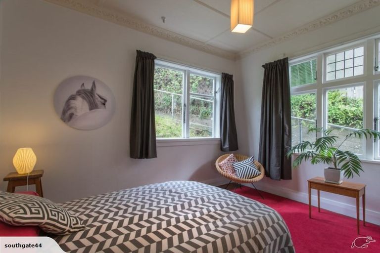 Photo of property in 30 Hungerford Road, Lyall Bay, Wellington, 6022