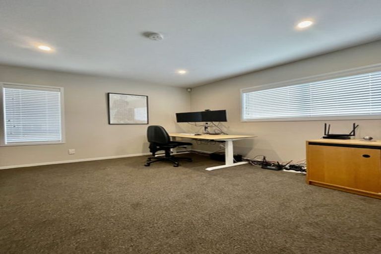 Photo of property in 17 Bay Lair Grove, Island Bay, Wellington, 6023