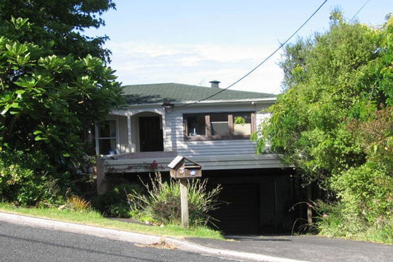 Photo of property in 3 Beacon Avenue, Campbells Bay, Auckland, 0630
