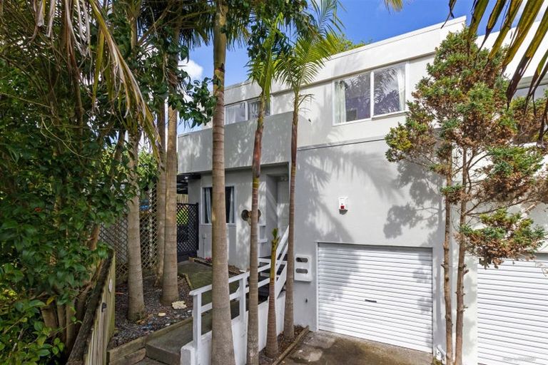 Photo of property in 4/24 Eastglen Road, Glen Eden, Auckland, 0602