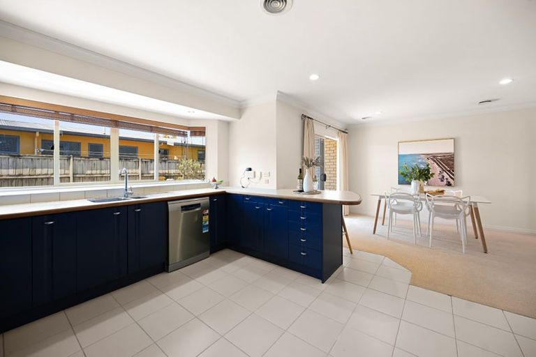 Photo of property in 2 Roderick Place, Rototuna, Hamilton, 3210