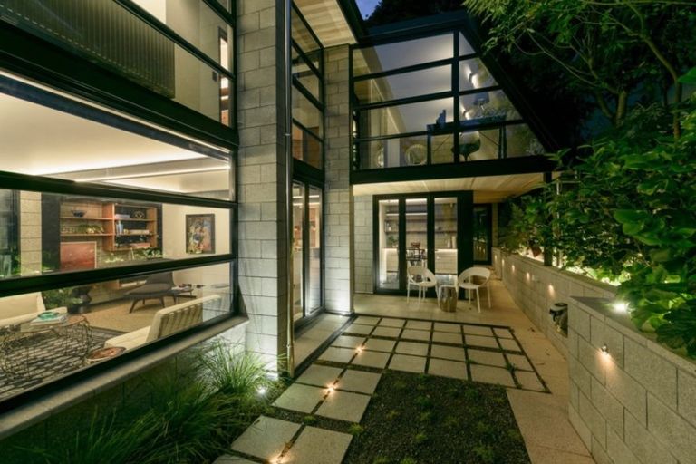 Photo of property in 377a Karaka Bay Road, Karaka Bays, Wellington, 6022