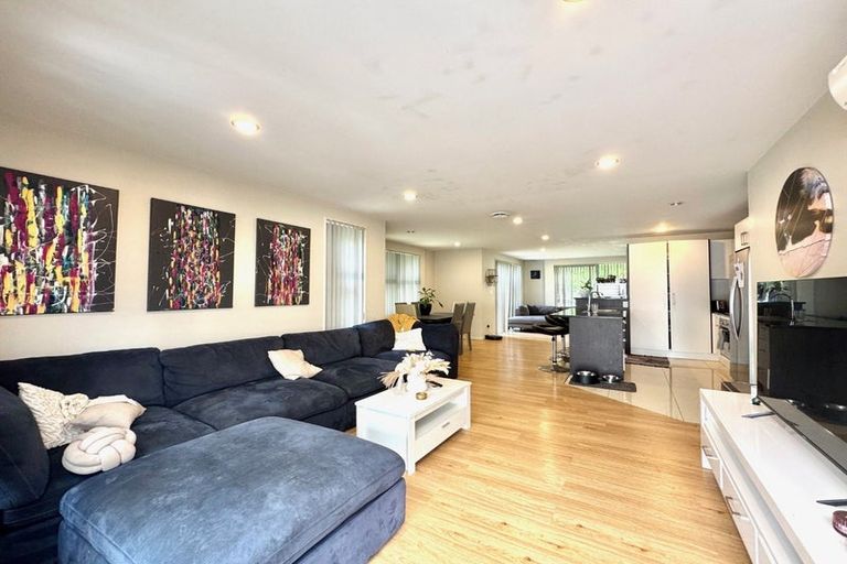Photo of property in 1 Kauri Drive, Takanini, 2112