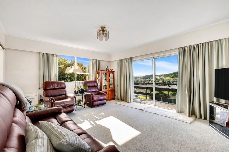 Photo of property in 56 Fyvie Avenue, Tawa, Wellington, 5028