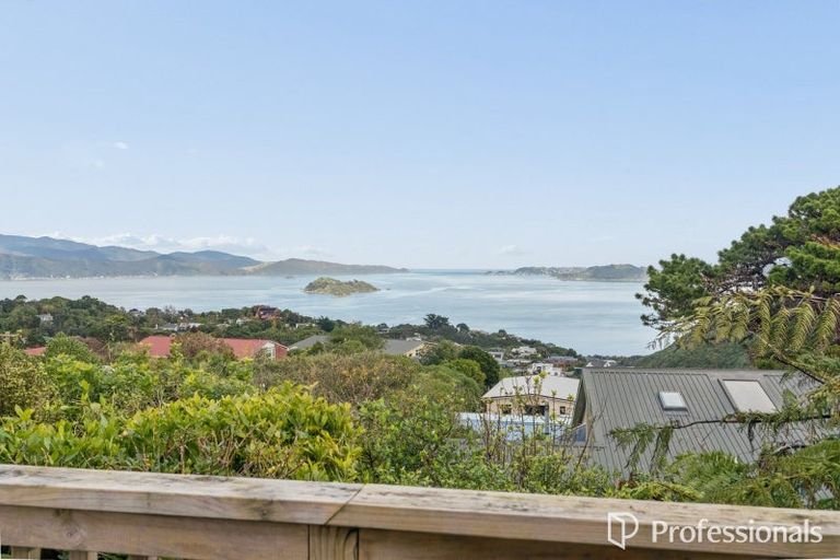 Photo of property in 7 Titiro Moana Road, Korokoro, Lower Hutt, 5012