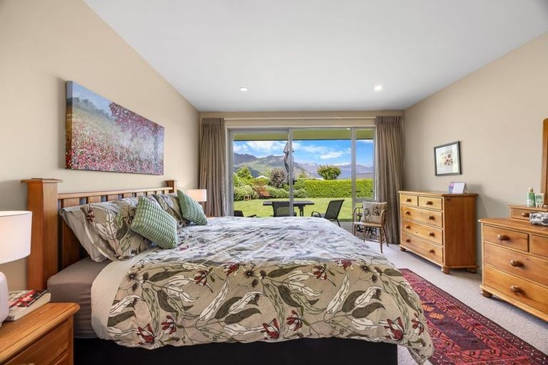 Photo of property in 5 Centre Crescent, Wanaka, 9305