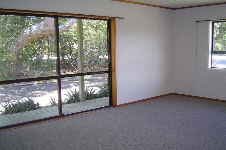 Photo of property in 1/31 Acacia Road, Torbay, Auckland, 0632