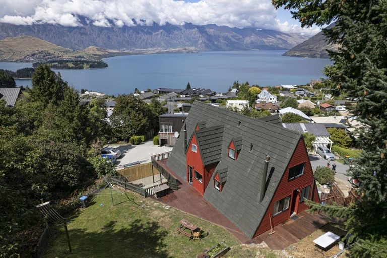 Photo of property in 40 Avalon Crescent, Fernhill, Queenstown, 9300