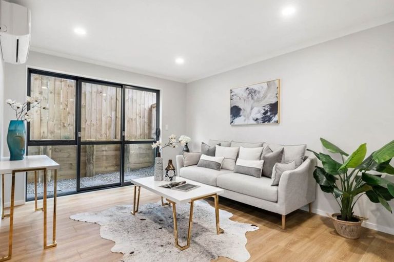 Photo of property in 408b East Coast Road, Sunnynook, Auckland, 0630