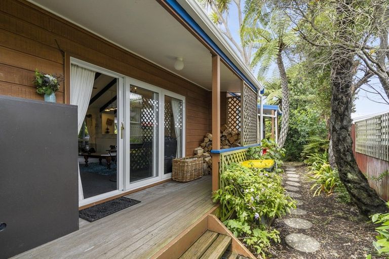 Photo of property in 4 Robert Grove, Paraparaumu, 5032