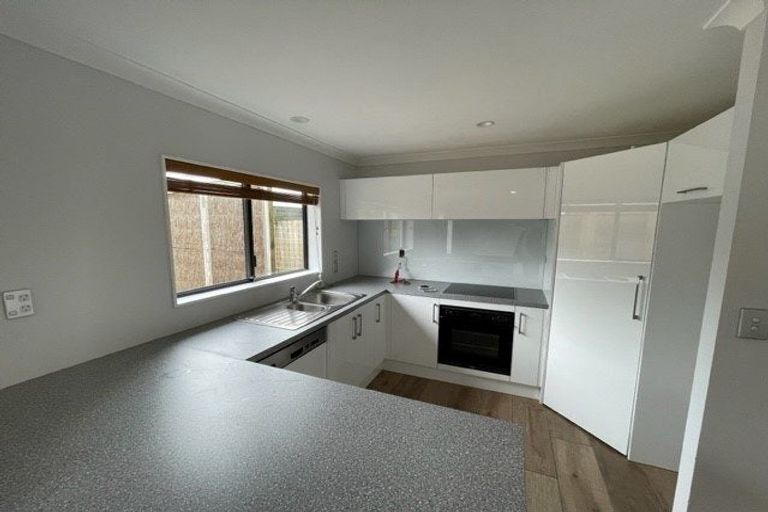 Photo of property in 2/55 Northcote Road, Hillcrest, Auckland, 0627