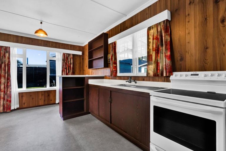 Photo of property in 6 Mace Terrace, Oakura, 4314