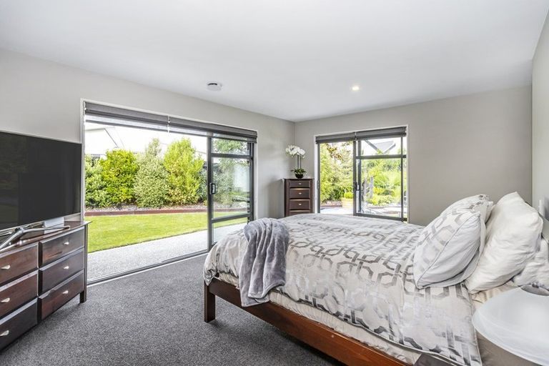 Photo of property in 12 Bargrove Close, Halswell, Christchurch, 8025