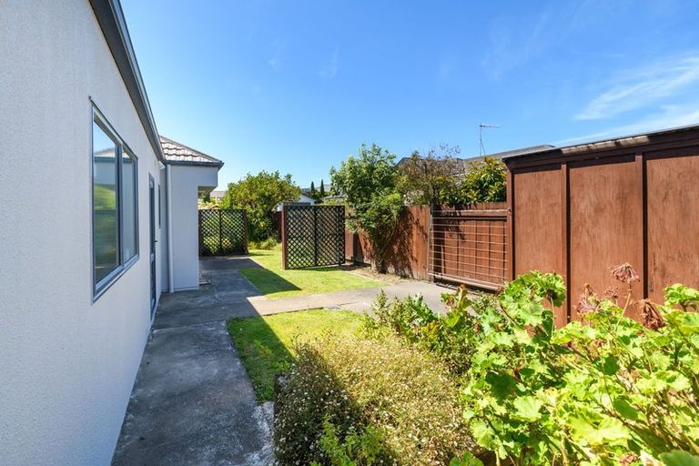 Photo of property in 1 Logan Place, Kelvin Grove, Palmerston North, 4414