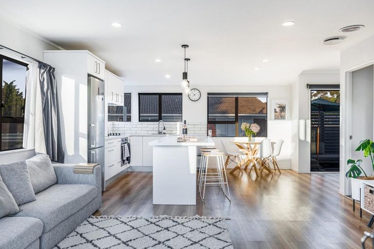 Photo of property in 130 Colwill Road, Massey, Auckland, 0614