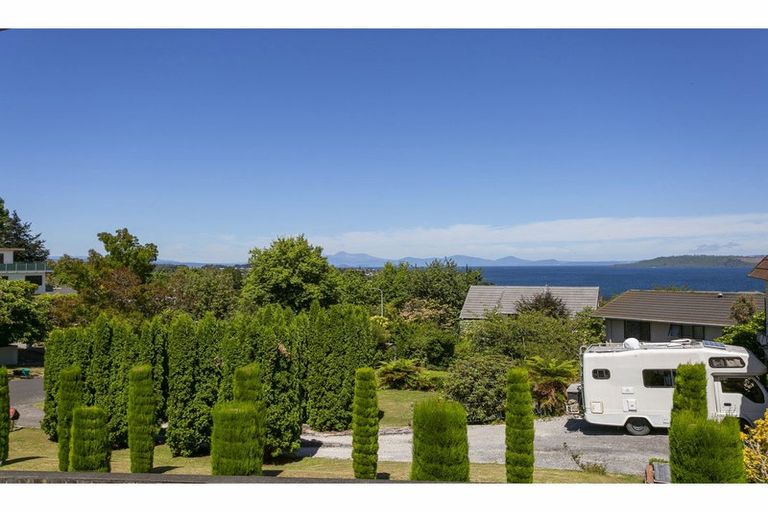 Photo of property in 62 Harvey Street, Waipahihi, Taupo, 3330