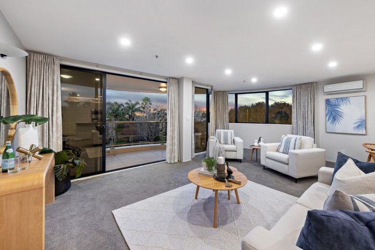 Photo of property in 2d/175 Hurstmere Road, Takapuna, Auckland, 0622