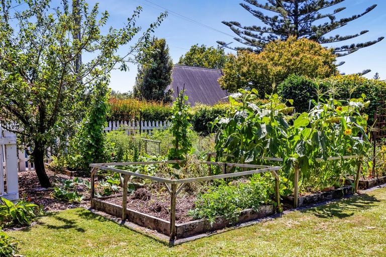 Photo of property in 75c Govett Avenue, Frankleigh Park, New Plymouth, 4310