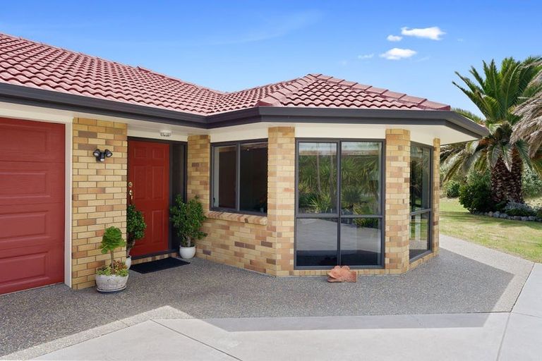 Photo of property in 47 Rutherford Drive, Waikanae Beach, Waikanae, 5036