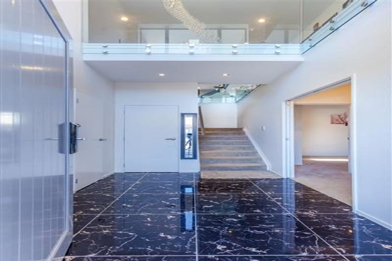 Photo of property in 39 San Marino Drive West, Henderson, Auckland, 0612