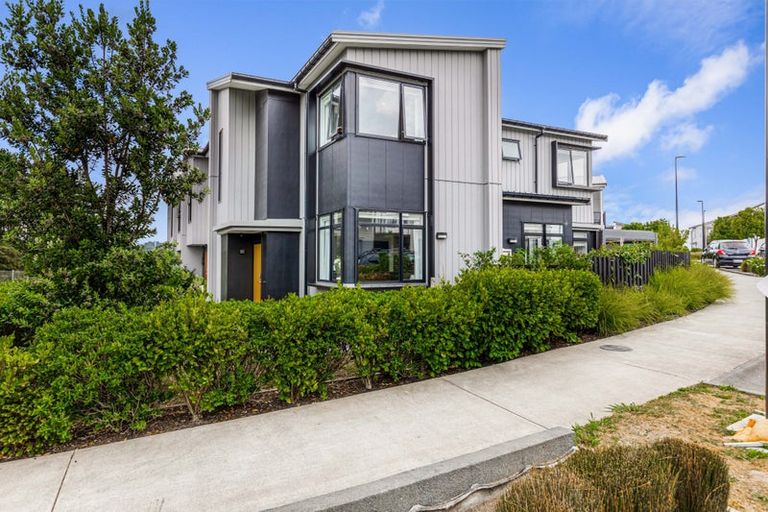Photo of property in 16 Kauri Amber Road, Westgate, Auckland, 0614