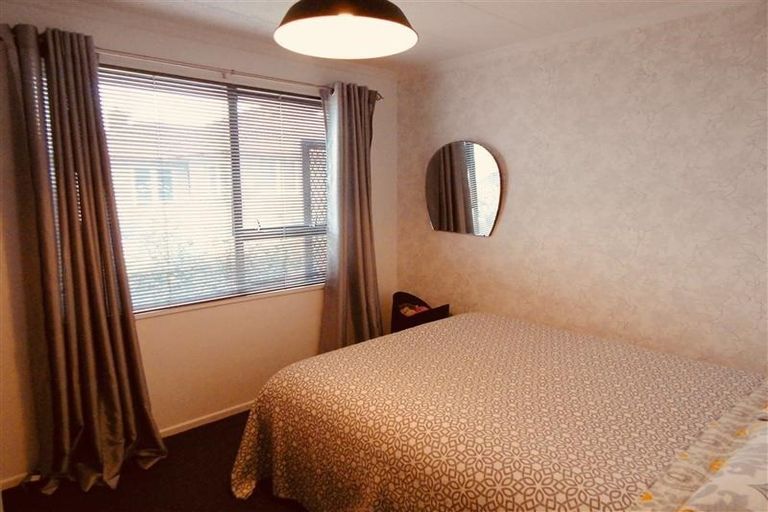 Photo of property in 1/506 Devon Street East, Strandon, New Plymouth, 4312