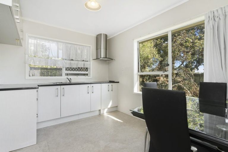 Photo of property in 1/69 Hepburn Road, Glendene, Auckland, 0602