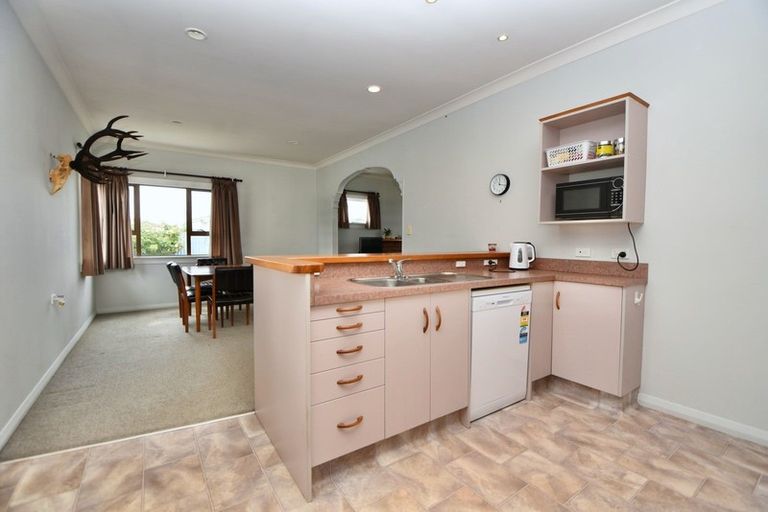 Photo of property in 2 Mckenzie Terrace, Carterton, 5713