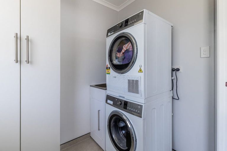 Photo of property in 5 Handley Place, Glen Avon, New Plymouth, 4312