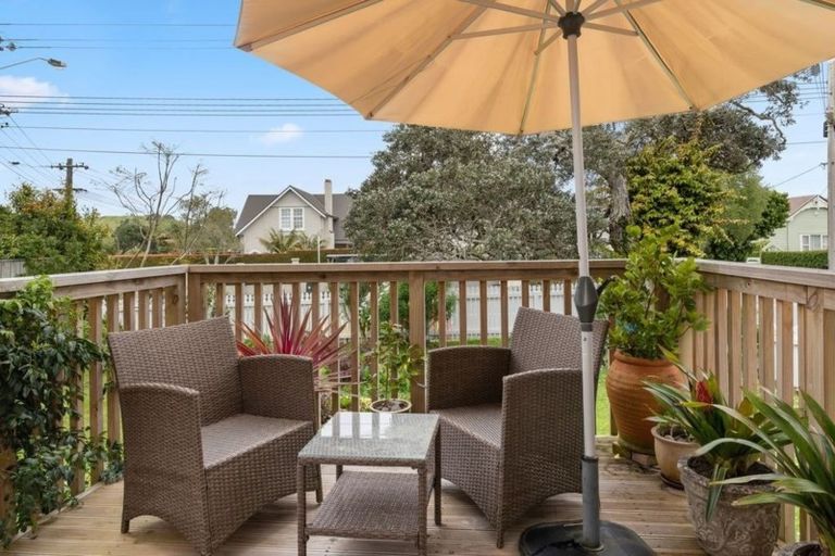 Photo of property in 1/126a Vauxhall Road, Narrow Neck, Auckland, 0624