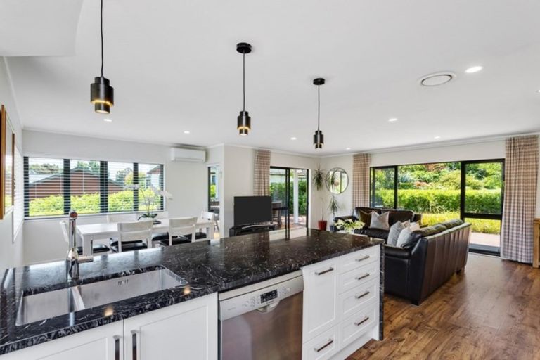 Photo of property in 18 The Close, Greenhithe, Auckland, 0632