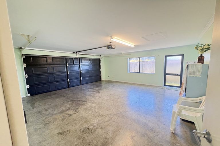 Photo of property in 53 Makora Road, Massey, Auckland, 0614