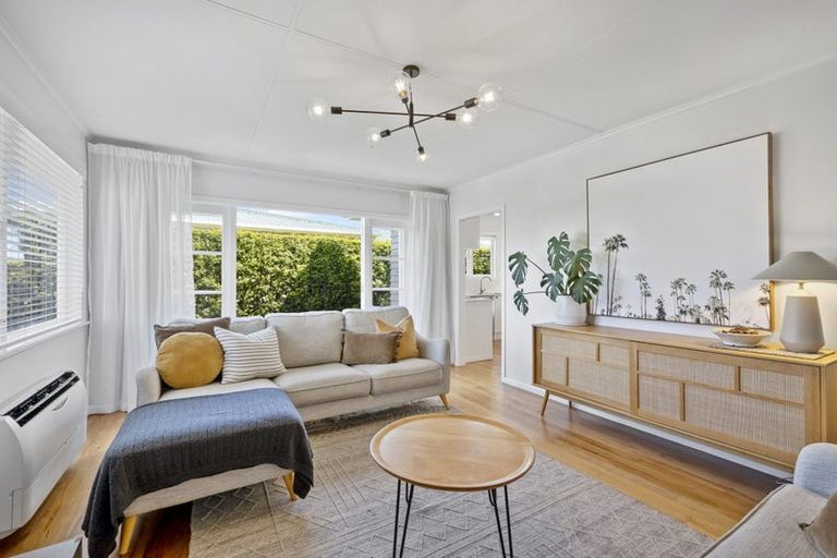 Photo of property in 9 Trafalgar Street, Westown, New Plymouth, 4310