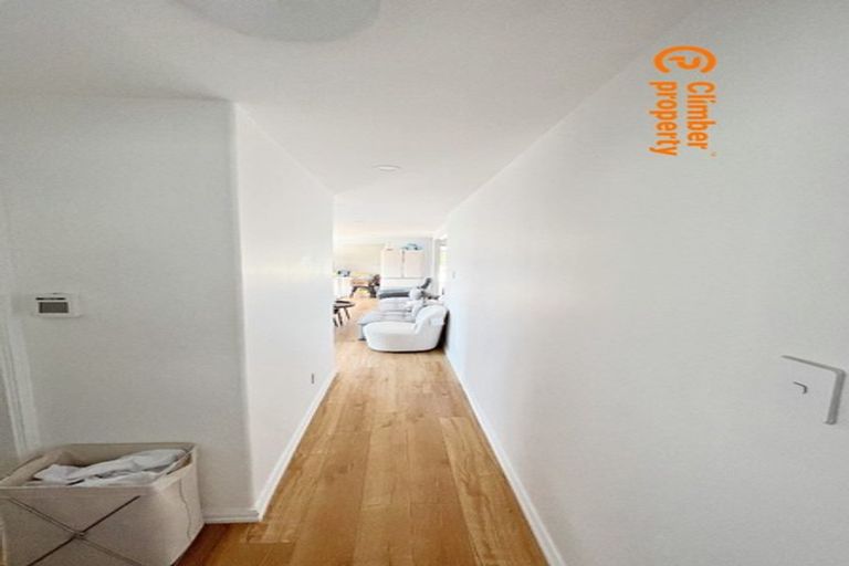 Photo of property in 133 Oreil Avenue, West Harbour, Auckland, 0618