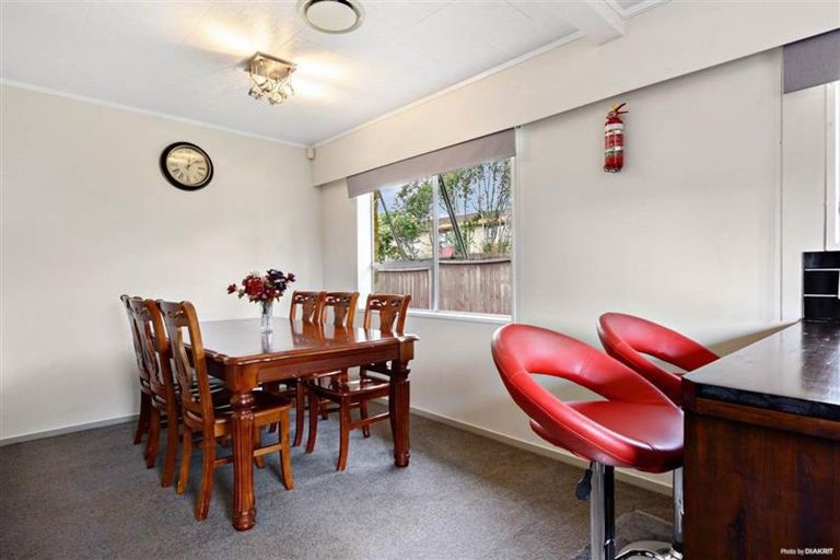 Photo of property in 17 Helms Place, Manurewa, Auckland, 2102