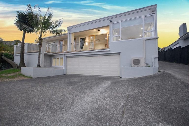 Photo of property in 2/13 Castor Bay Road, Castor Bay, Auckland, 0620