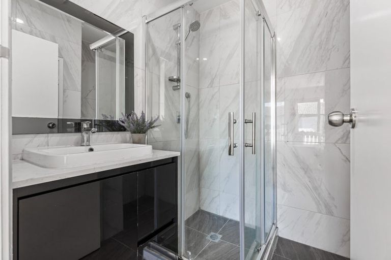 Photo of property in 1/100 Titirangi Road, New Lynn, Auckland, 0600